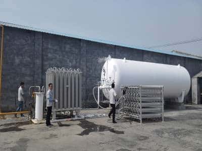 LNG refueling station