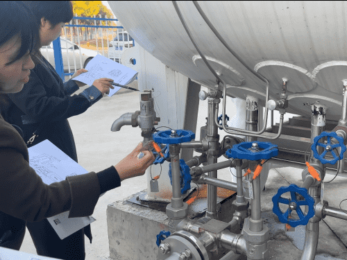 On-site learning of storage tank knowledge
